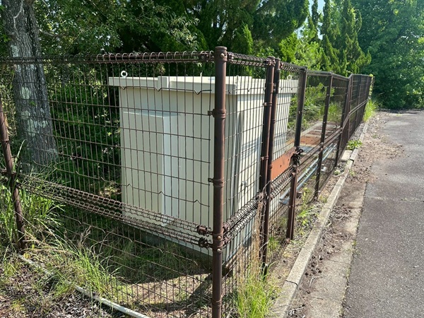 岡山県高梁市・M社｜工場に設置されている浄化槽操作盤塗装工事　施工後 (3)