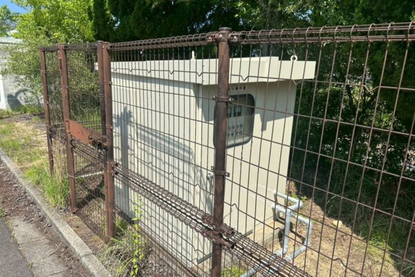 岡山県高梁市・M社｜工場に設置されている浄化槽操作盤塗装工事　施工後 (2)