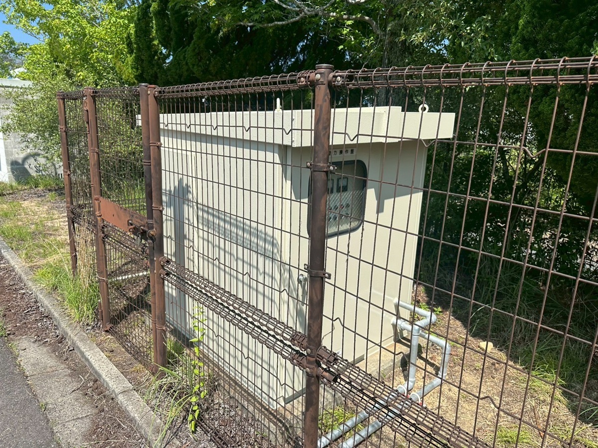 岡山県高梁市・M社｜工場に設置されている浄化槽操作盤塗装工事　施工後 (2)