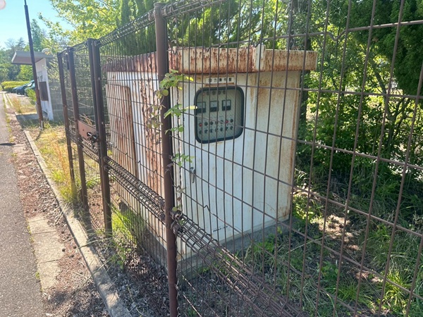 岡山県高梁市・M社|工場に設置されている浄化槽操作盤塗装工事 施工前 (6)